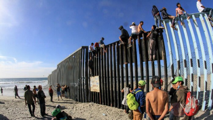 caravana_tijuana_edit Migrantes en la frontera mexico - usa