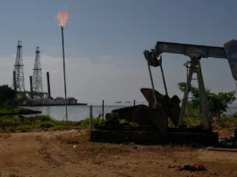 Petróleo venezolano enfrentara aranceles del 25% de trump