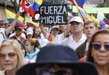 Petro responde a multitudinaria marcha opositora: “Si era un engaño, vamos a las calles” "Fuera Miguel" "Fuera Petro"