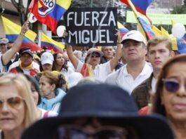 "Fuera Miguel" "Fuera Petro"